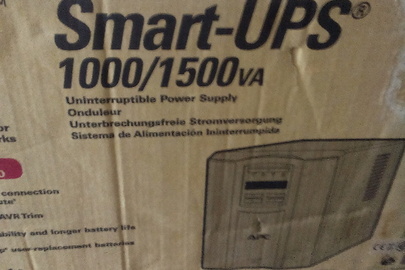 Блок безперебійного живлення Smart-UPS, модель SMT 1000I у кількості 1 шт.