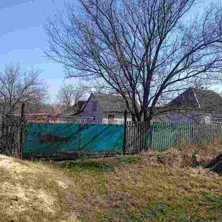 Житловий будинок, заг. пл. 35,7 кв.м., житл. пл. 16,3 кв.м., розташований за адресою: Черкаська обл., Черкаський р., с. Велика Яблунівка, вул. Івана Нечуй-Левицького, буд. 14