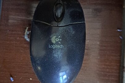Клавіатура Logitech, чорного кольору, б/в та комп’ютерна мишка Logitech, б/в