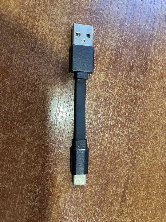 Шнур USB чорного кольору, довжина 10 см, б/в