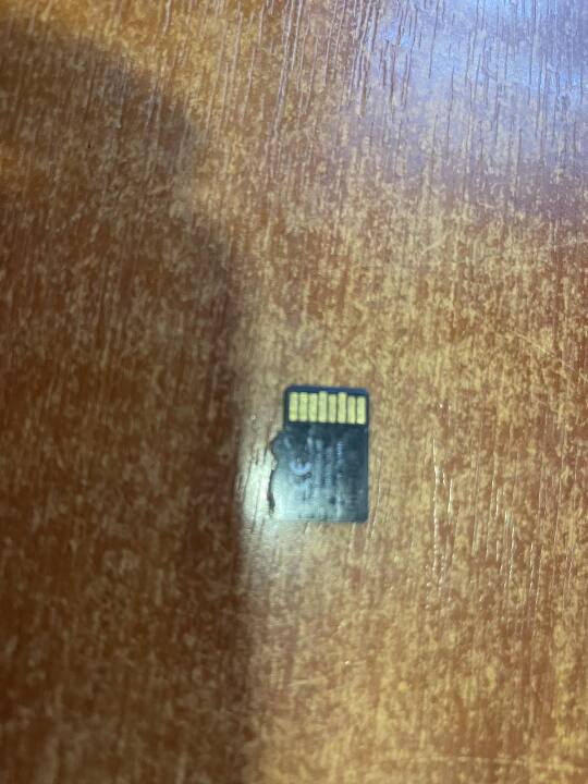 Флеш-носій micro SD, 2 GB, чорного кольору, бувший у використанні