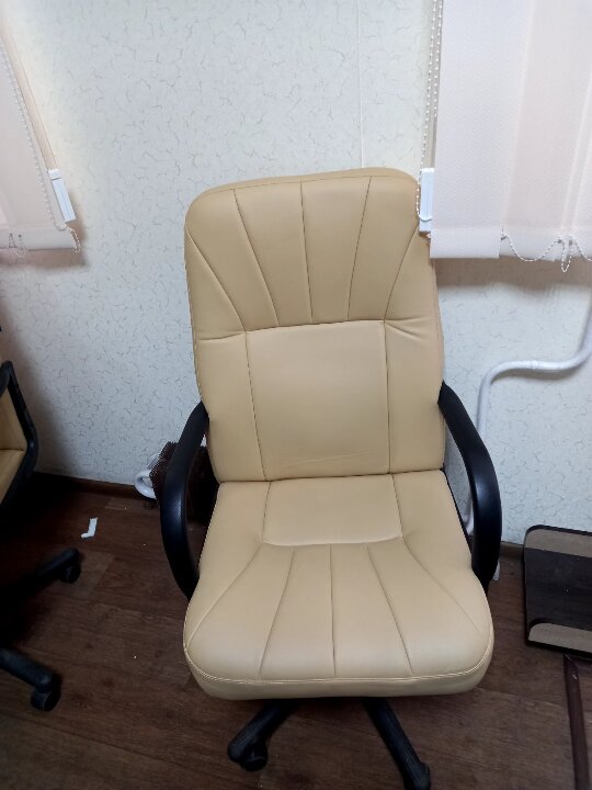 Офісне крісло  