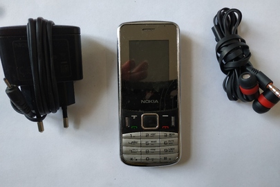 Мобільний телефон марки "Nokia V8" із зарядним пристроєм марки "Nokia" та навушниками марки Celebrat
