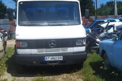 Транспортний засіб марки MERCEDES-BENZ, модель 709, 1991 року випуску, білого кольору, VIN: WDB6690021P121854, реєстраційний номер АТ6862ЕМ