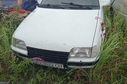 Автомобіль марки OPEL, модель KADETT, 1988 року випуску, номерний знак АТ5472СН, VIN-код W0L000033J2609720, білого кольору
