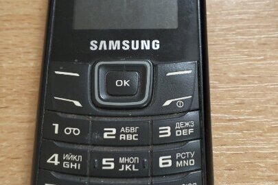Конфіскація майна згідно ухвали суду: мобільний телефон марки "Samsung", б/в