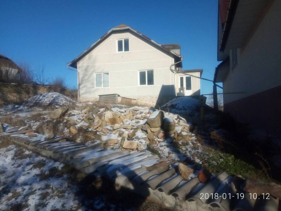 Предмет іпотеки. Житловий будинок загальною площею 115,90 м², за адресою: Чернівецька обл., Заставнівський р-н, с.Прилипче, вул.Заводська, 9