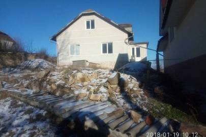 Предмет іпотеки. Житловий будинок загальною площею 115,90 м², за адресою: Чернівецька обл., Заставнівський р-н, с.Прилипче, вул.Заводська, 9