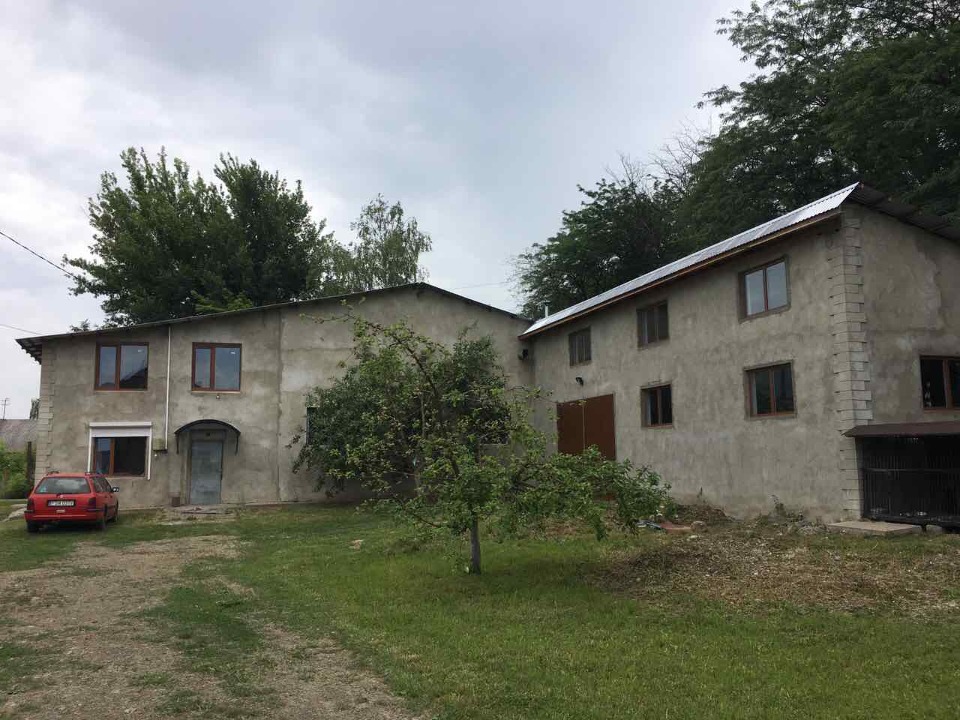 Предмет іпотеки. Будівля складу бувшого військового містечка загальною площею 164,70 м² та земельна ділянка площею 0,1746 га, КН 7322555400:01:002:0138, за адресою: Чернівецька обл., Кіцманський р-н, смт Лужани, вул.Першотравнева, 28 А/Л