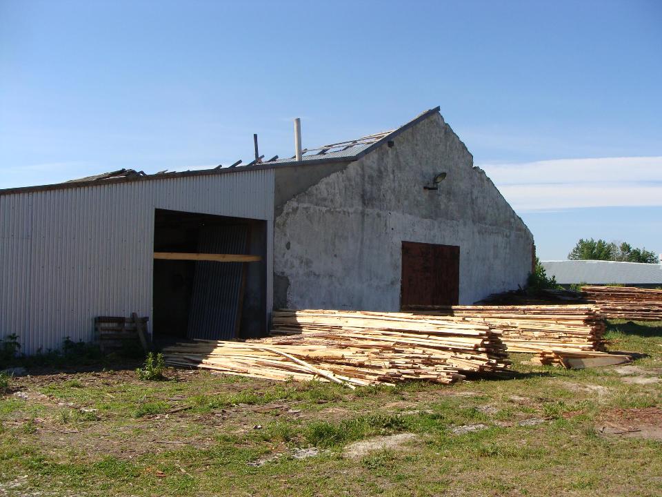 Комплекс: будівля пилорами літ.А площею 766,8 м², складське приміщення літ.Б площею 408,5 м², огорожа №1-2, за адресою: вул.Макаренка, 46В, с.Горішні Шерівці, Заставнівський р-н, Чернівецька обл.