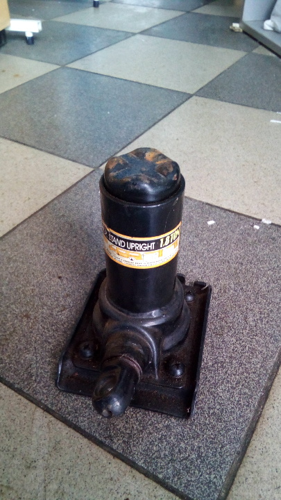 Домкрат гідравлічний марки 