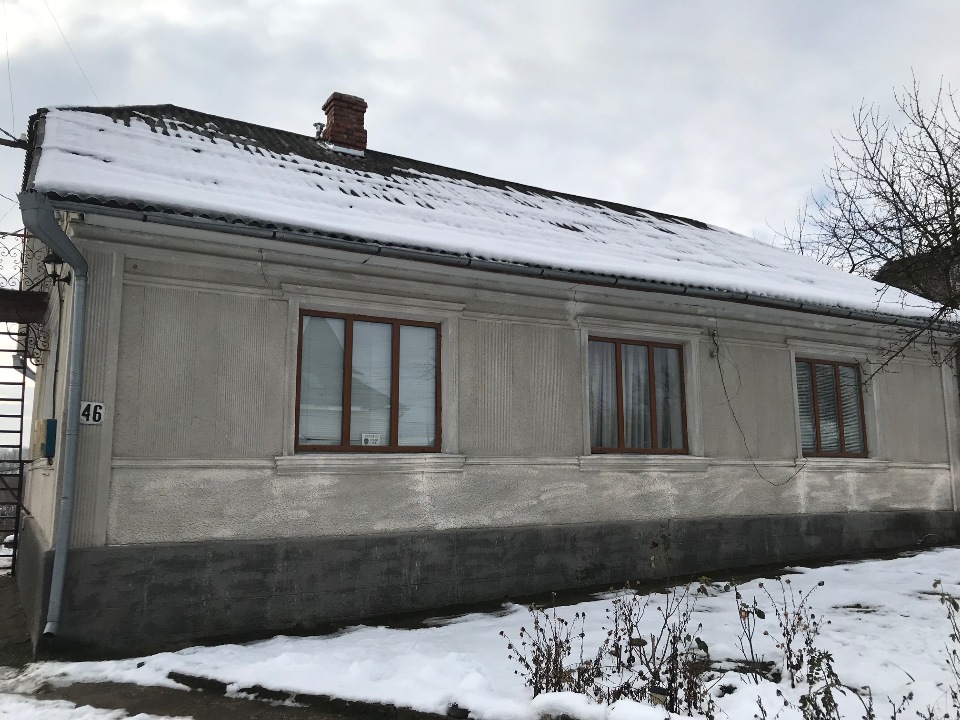 Предмет іпотеки. Житловий будинок літ.А-1 загальною площею 112,2 м², житловою 68,6 м² з господ. спорудами та земельна ділянка площею 0,1000 га, КН 7325010100:01:013:0229, за адресою: Чернівецька обл., Хотинський р-н, м.Хотин, вул.Кліща,146