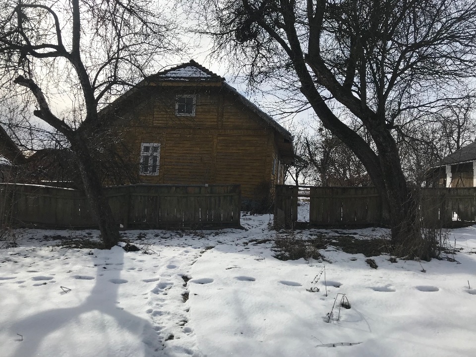 Предмет іпотеки. Житловий будинок загальною площею 93,0 м², житловою 57,1 м² з господарськими будівлями та спорудами, за адресою: Чернівецька обл., Вижницький р-н, с.Іспас, вул.Стрітенська, 24