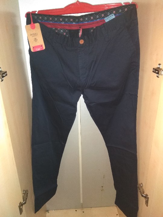 Штани чоловічі в асортименті, різних кольорів, упаковані в індивідуальну упаковку в кількості 25 одиниць