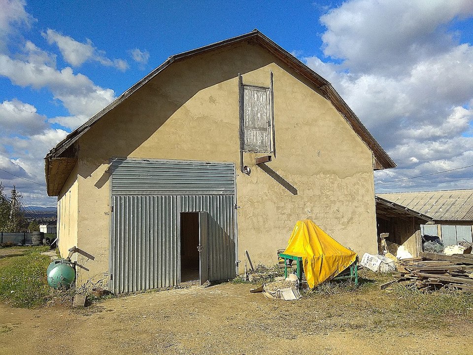 Предмет іпотеки. Нежитлова будівля майсетрні літ.А-І з підвалом літ.Пд загальною площею 284,1 м², за адресою: Чернівецька обл., Сторожинецький р-н, м.Сторожинець, вул.Емінеску, 11
