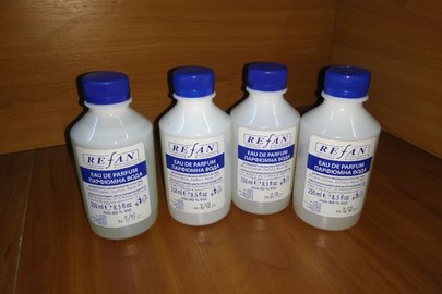 Парфумована вода, в пластикових пляшках, іноземного виробництва "REFAN", ємністю 250 мл, у кількості 60 шт 