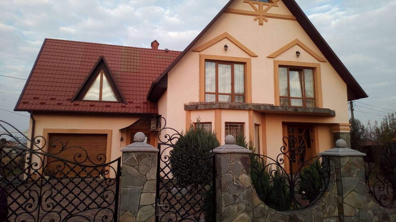 ІПОТЕКА. Незавершене будівн. житлового будинку (готовність 93%) заг. площею 221,20 м², житловою 115,20 м² та зем. ділянка площею 0,0769 га., КН 7324582000:02:001:0457, за адресою: вул. Ковальчука, 7, с. Великий Кучурів, Сторожинецький р-н, Чернівецька обл.