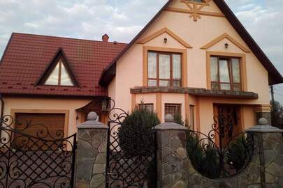 ІПОТЕКА. Незавершене будівн. житлового будинку (готовність 93%) заг. площею 221,20 м², житловою 115,20 м² та зем. ділянка площею 0,0769 га., КН 7324582000:02:001:0457, за адресою: вул. Ковальчука, 7, с. Великий Кучурів, Сторожинецький р-н, Чернівецька обл.