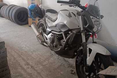 Конфіскація майна за вироком суду: мотоцикл марки Honda NC 700, реєстраційний номер AВ5528JA чорного-білого кольору, номер кузова JH2RC61C0DK100076, з шоломом «L52» чорно-синього кольору, рік випуску невідомий.