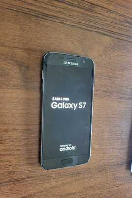 Конфіскація майна за вироком суду: мобільний телефон марки  «Samsung Galaxy S7» в корпусі чорно-сірого кольору, imei 358991072732710/01 та imei 35899107273271, б/в
