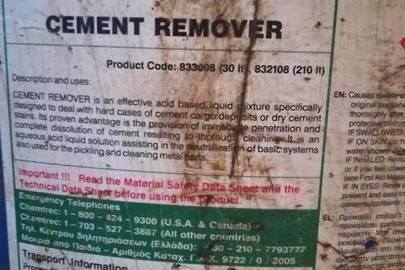 Хімічна речовина "Cement Remover" у кількості 1470 л. (7 бочок по 210 л. кожна)