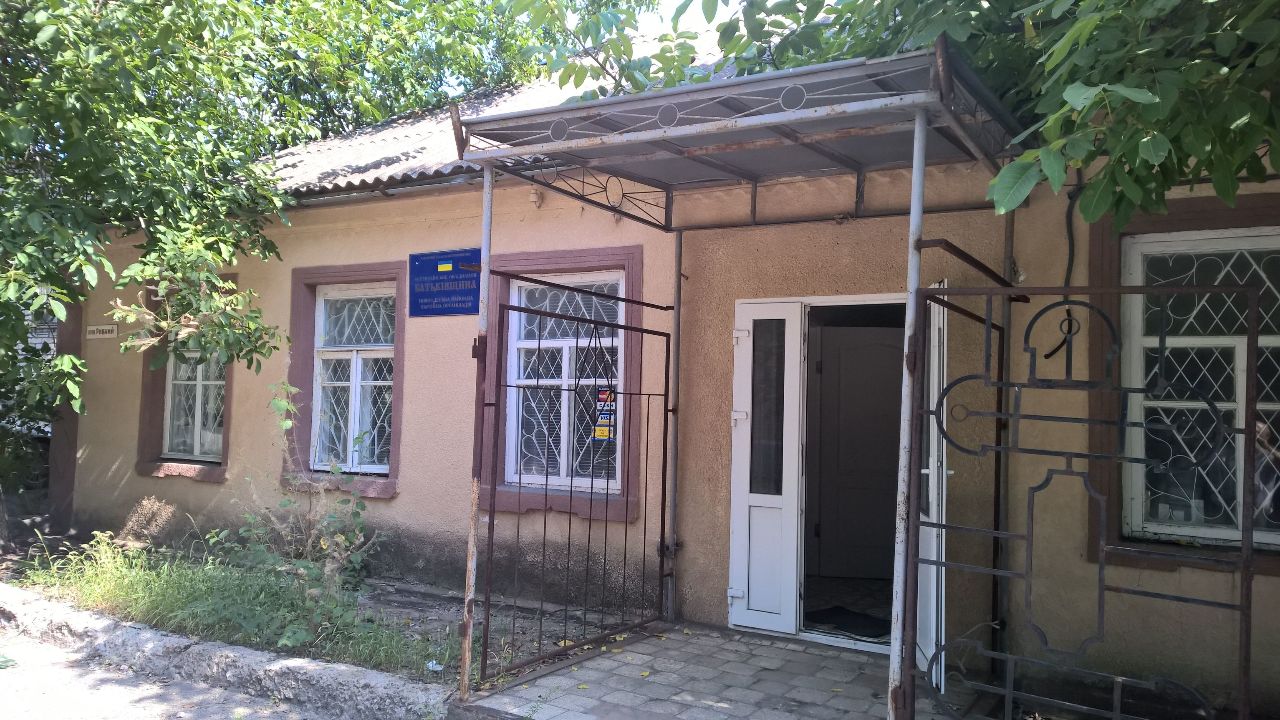 Нежитлове приміщення, заг. пл. 106,30 кв.м. та земельна ділянка (кад.№4824810100:02:009:0036), заг. пл. 0,0221 га, за адресою: Миколаївська область, м. Нова Одеса, провулок Рибний, 10