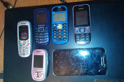 Мобільні телефони в кількості 6 шт.