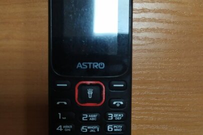 Мобільний телефон марки "ASTRO" IMEI1 352706055692095, IMEI2 352706055692103 із батареєю живлення