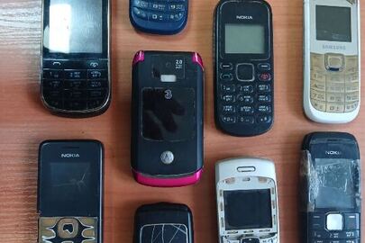 Конфіскація майна за рішенням суду: 9 телефонів марки «SAMSUNG»,«NOKIA»«SAMSUNG»«NOKIA» «SAMSUNG»,«NOKIA» «Sony Ericsson», «NOKIA», «MOTOROLA» б/в.