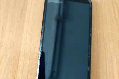 Мобільний телефон марки "Huawei" чорного кольору, б/в