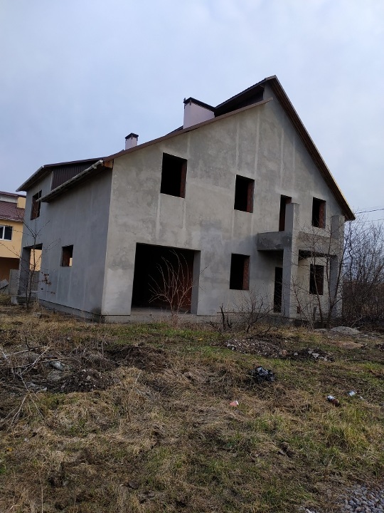 Незавершене будівництво (73% готовності) заг. пл. 312.3 кв.м. за адресою Дніпропетровська обл., Дніпровський р-н, смт. Слобожанське, вул. Центральна, буд. 26