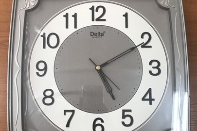 Настінний годинник марки DELTA QUARTZ