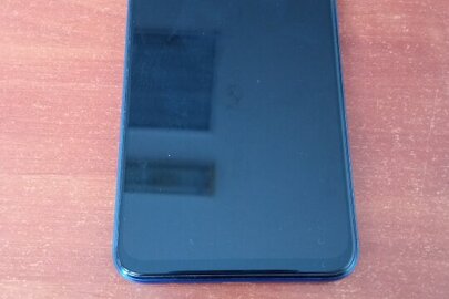 Мобільний телефон марки Huawei синього кольору б/в
