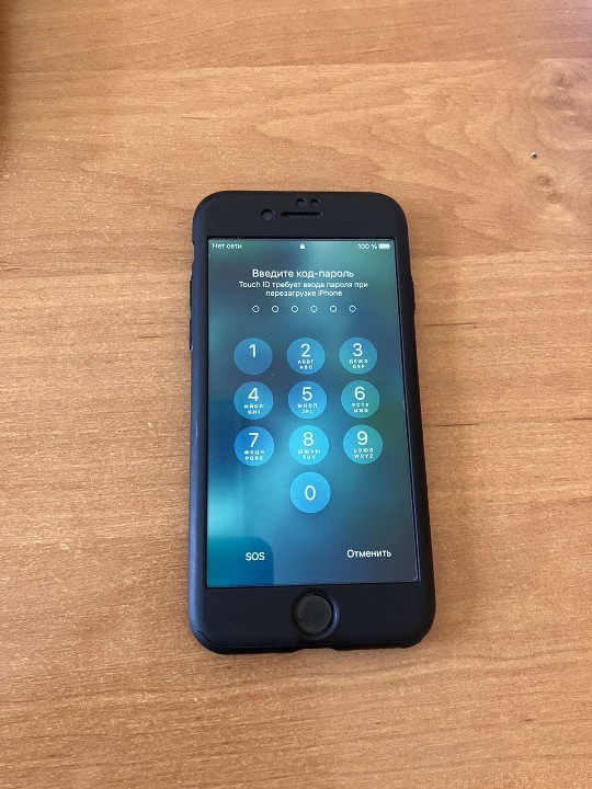 Мобільний телефон марки Iphone 7 в корпусі сірого кольору, без зарядного пристрою, в заблокованому стані, б/в