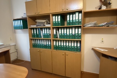 Комплект меблів для офісу: шафа офісна з відкритими полицями, б/в, 2 одиниці та шафа офісна дводверна, б/в,1 одиниця