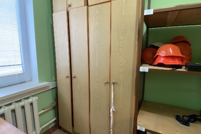 Шафа офісна дводверна, світло-коричневого кольору, б/в, 2 одиниці