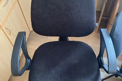 Крісло офісне на колесах 1 од. б/в