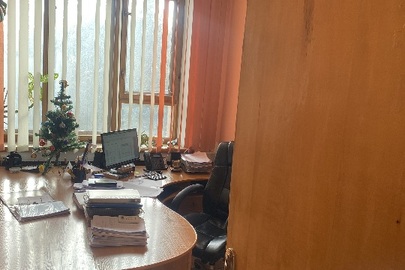 Комплект офісних меблів б/в: стіл офісний 2 од., тумби 2 од., столик комп’ютерний 1 од.