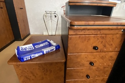 Тумби приставні з шухлядами 4 од. б/в