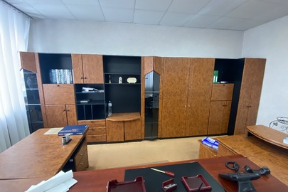 Стінка офісна з шафами та полицями чорного і коричневого кольору б/в