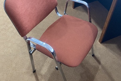 Стілець офісний коричневого кольору б/в