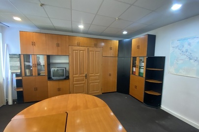 Стінка офісна (5 шаф та полиці), б/в, коричневого кольору