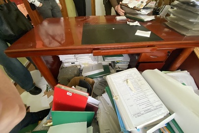 Стіл офісний дерев’яний б/в, коричневого кольору