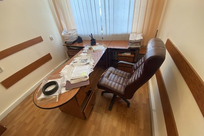 Стіл офісний з приставними тумбами, б/в