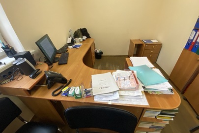 Стіл офісний з шухлядами б/в, 1 од.