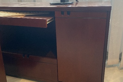 Тумба комп’ютерна коричневого кольору, дерев’яна, б/в