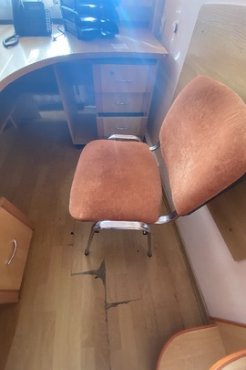 Стілець офісний 1 од. б/в, помаранчевого кольору