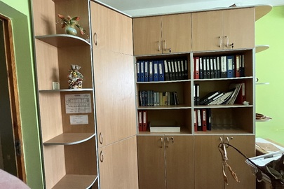 Комплект офісних меблів б/в: стіл офісний 3 од., шафа на три секції, шафа на дві секції, маленька шафа з полицями, тумба 1 од.