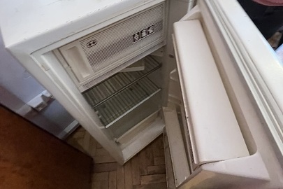 Холодильник ДНЕПР-402-1, білого кольору, б/в