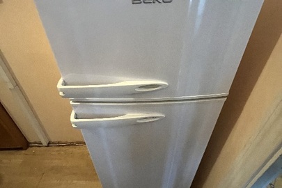 Холодильник BEKO білого кольору, б/в